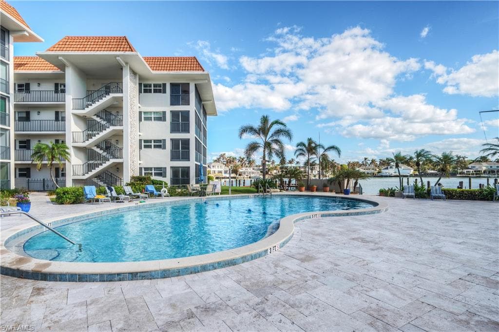 222 Harbour Dr 312, Naples, FL 34103-26