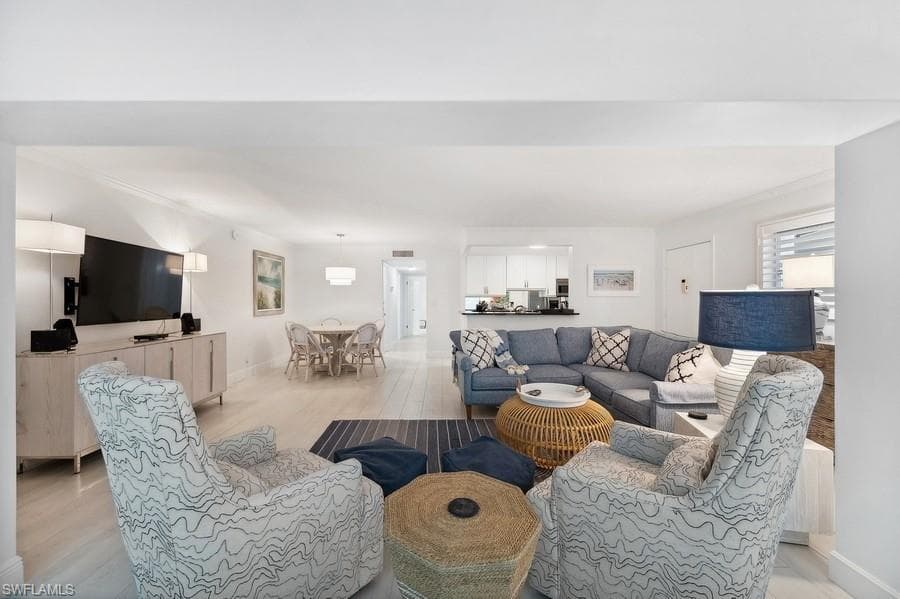 222 Harbour Dr 312, Naples, FL 34103-3