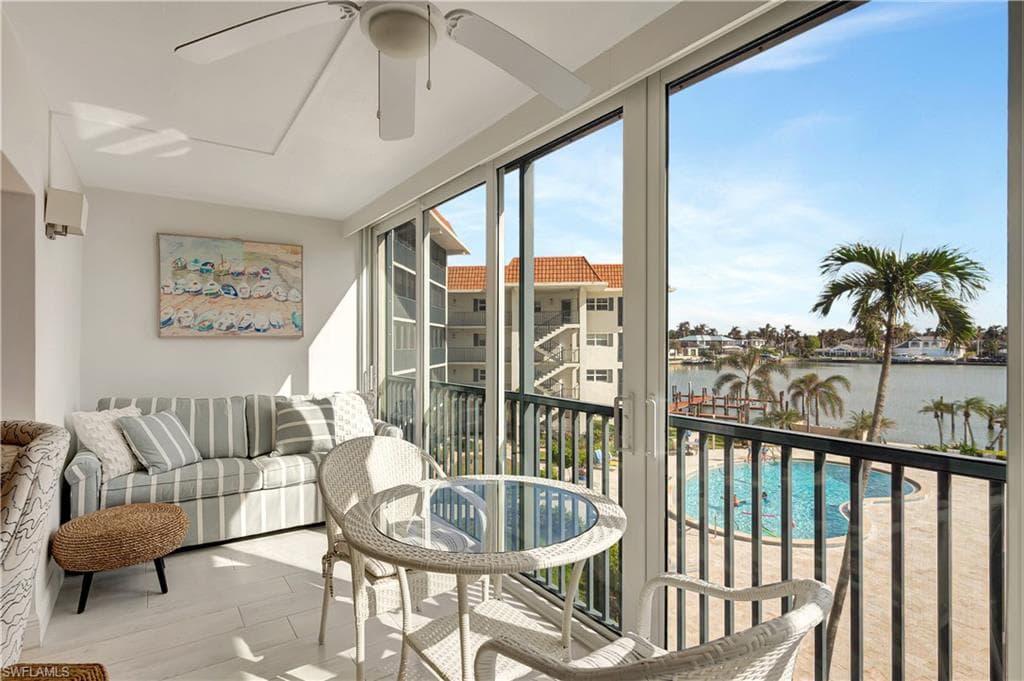 222 Harbour Dr 312, Naples, FL 34103-6