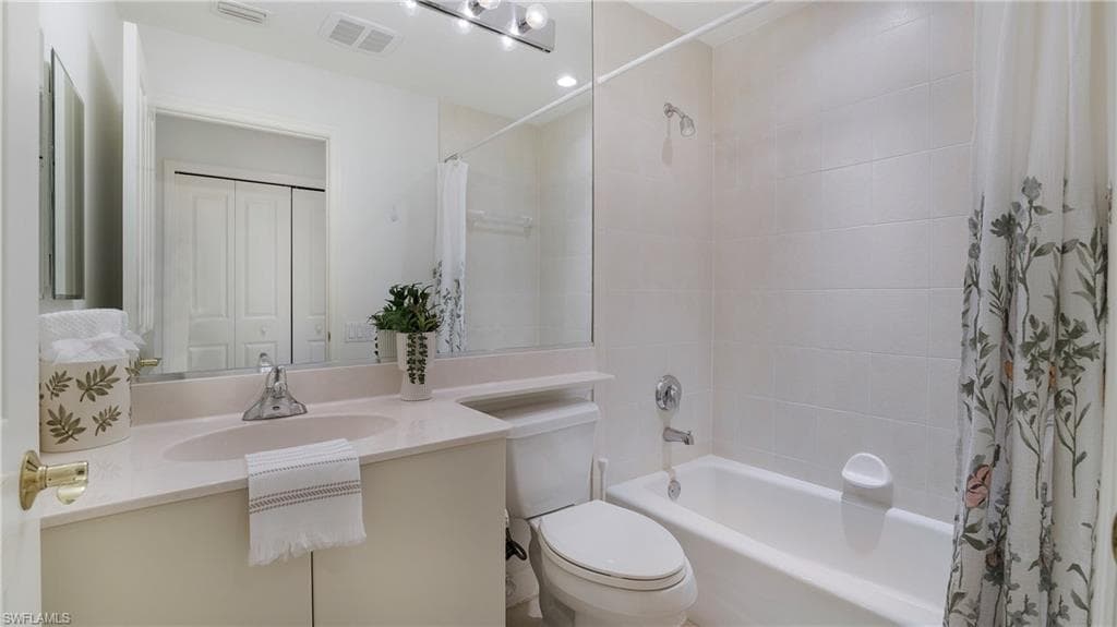 5284 Descanso Ct 103b19, Sarasota, FL 34238-37