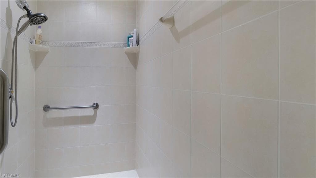 5284 Descanso Ct 103b19, Sarasota, FL 34238-43