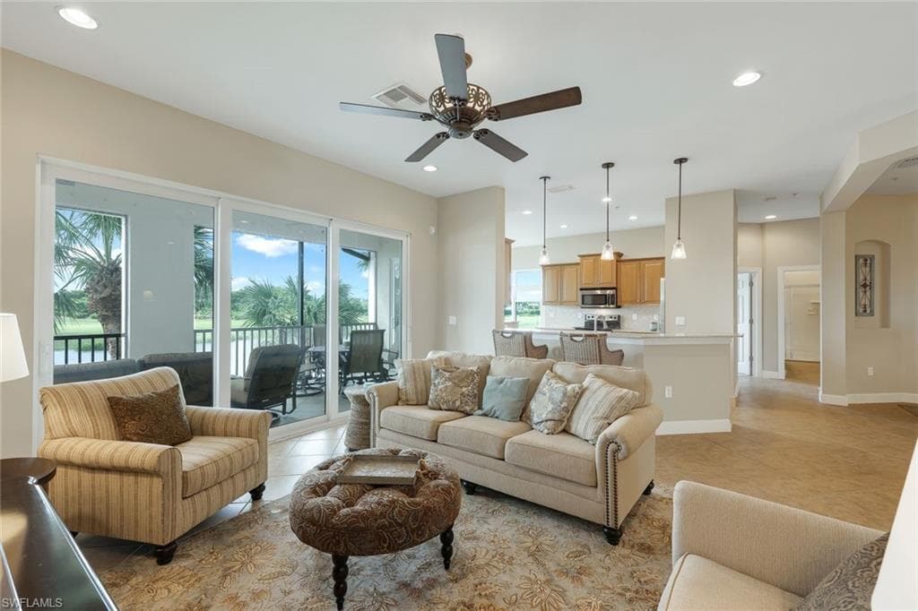 9221 Quartz Ln 9-202, Naples, FL 34120-8