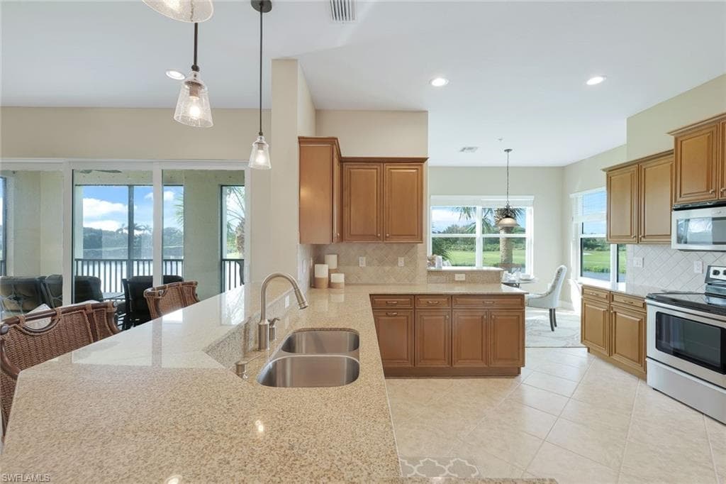 9221 Quartz Ln 9-202, Naples, FL 34120-10