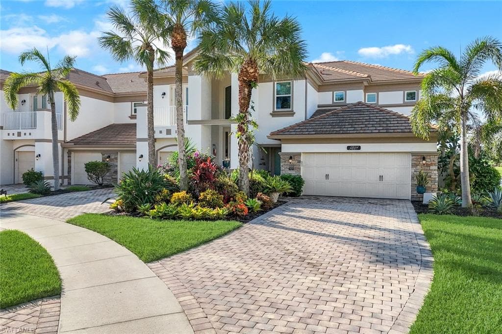 9221 Quartz Ln 9-202, Naples, FL 34120-1