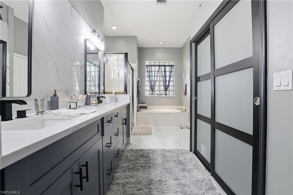 3236 Potomac Ct, Naples, FL 34120-24
