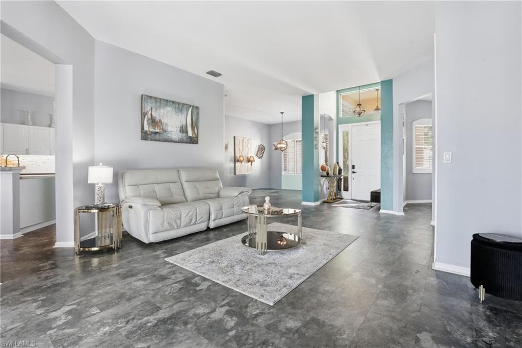 3236 Potomac Ct, Naples, FL 34120-5