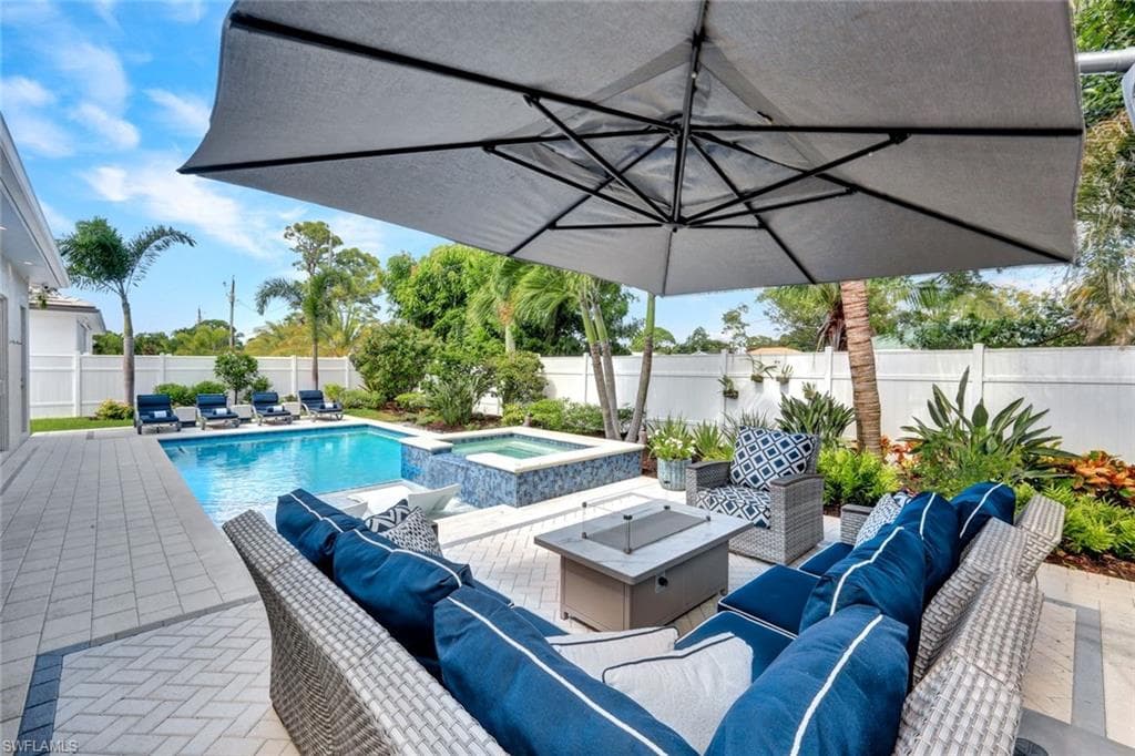 553 106th Ave N, Naples, FL 34108-29