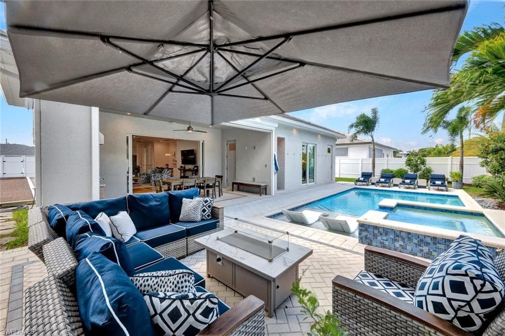 553 106th Ave N, Naples, FL 34108-3