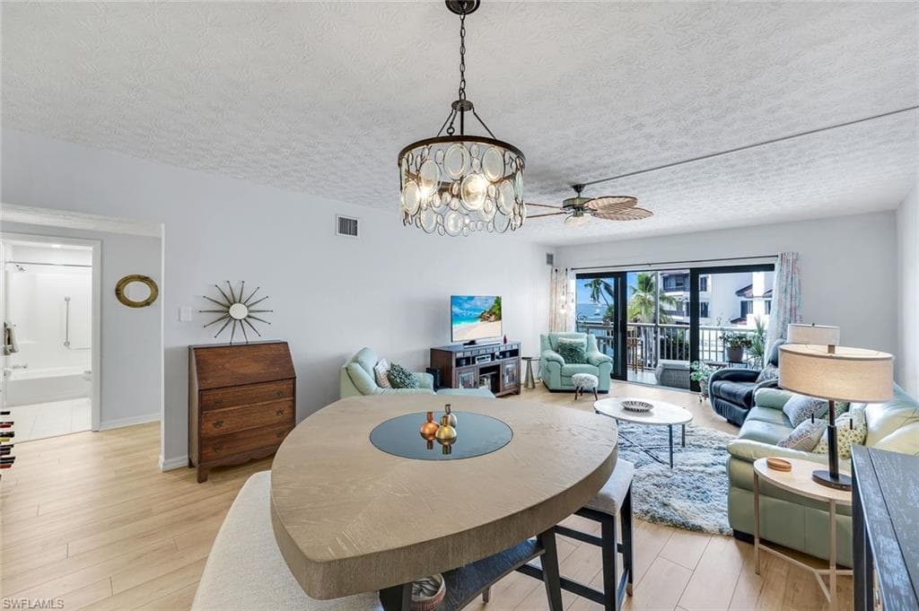 60 Pelican St W 407, Naples, FL 34113-12