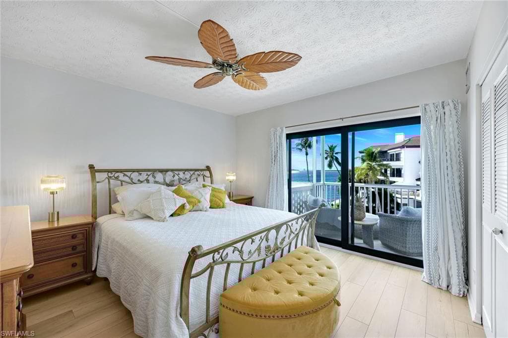 60 Pelican St W 407, Naples, FL 34113-13