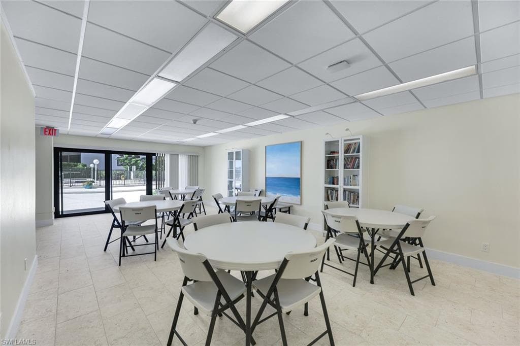 60 Pelican St W 407, Naples, FL 34113-19