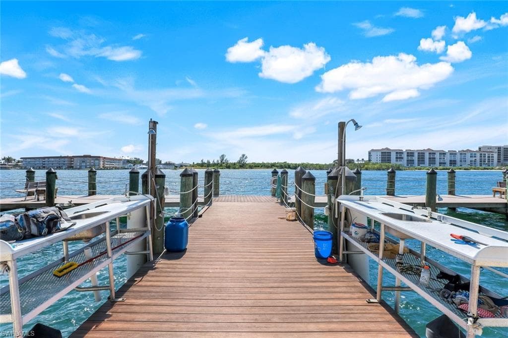 60 Pelican St W 407, Naples, FL 34113-21