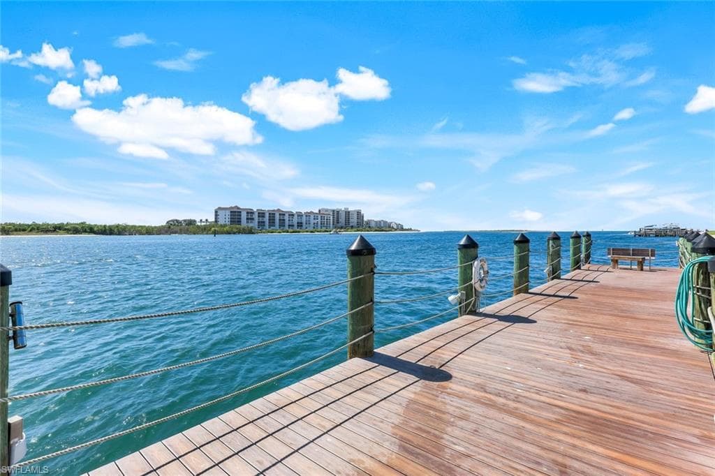 60 Pelican St W 407, Naples, FL 34113-22