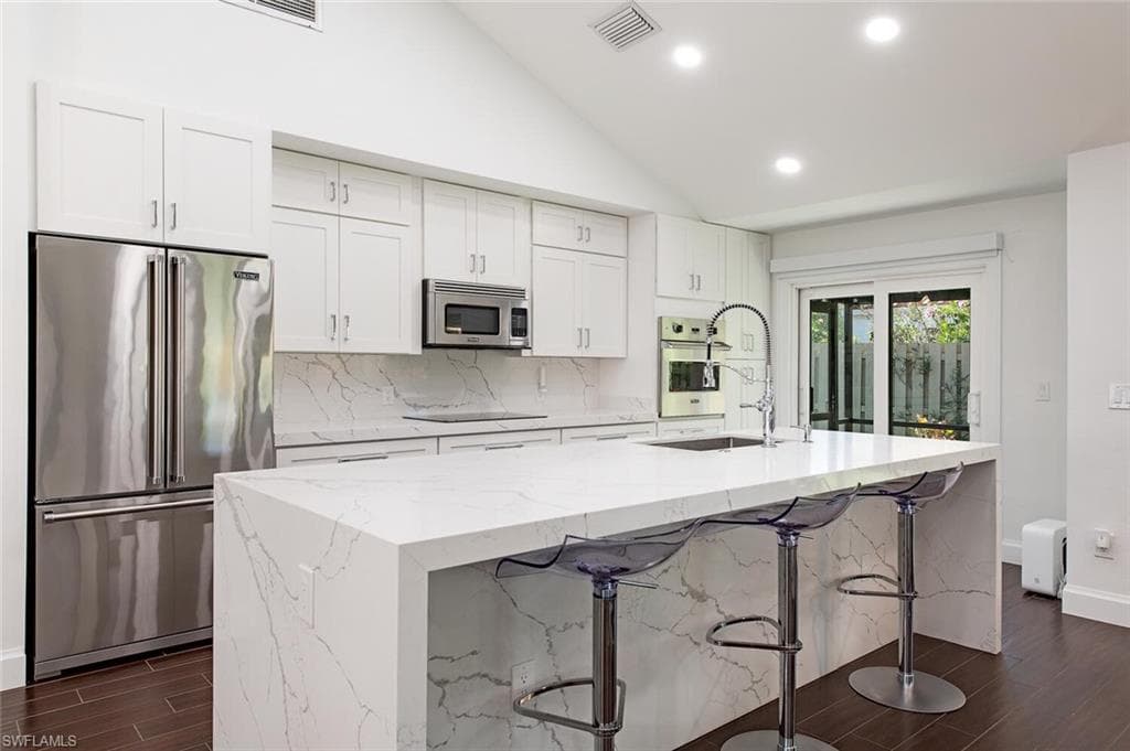 748 Reef Point Cir, Naples, FL 34108-10