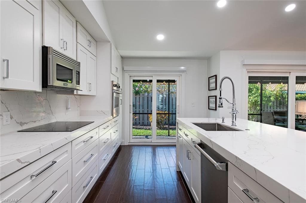 748 Reef Point Cir, Naples, FL 34108-11