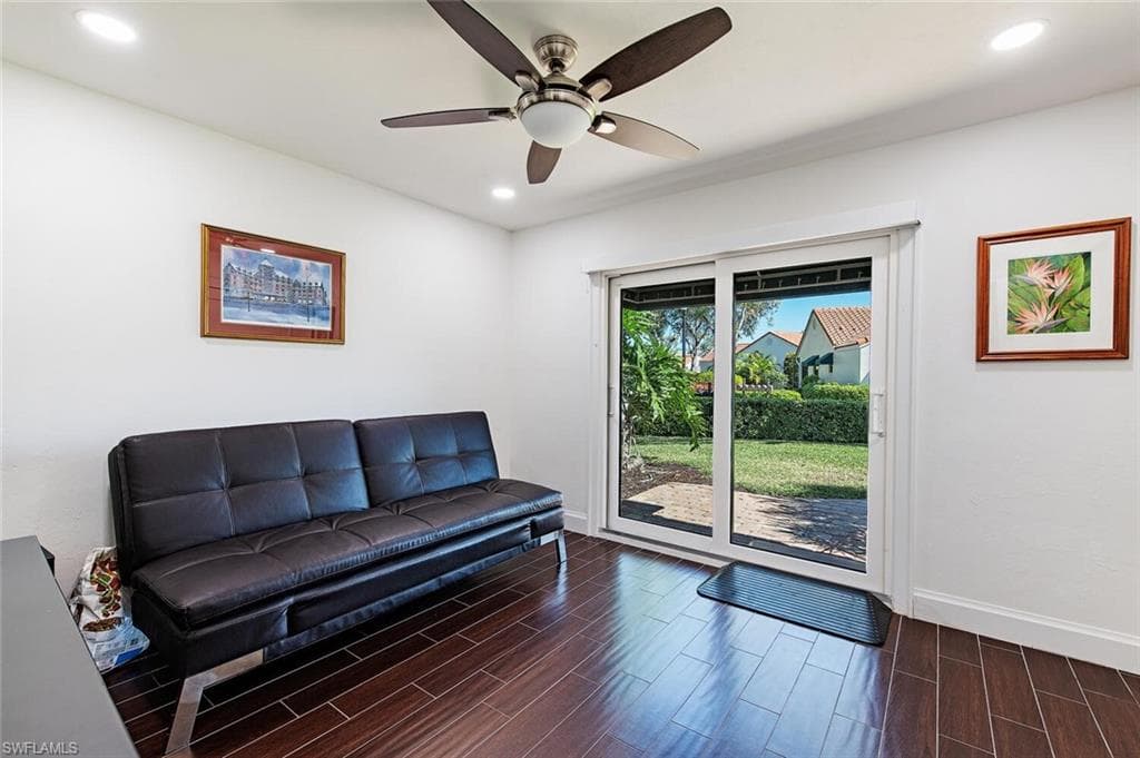 748 Reef Point Cir, Naples, FL 34108-19