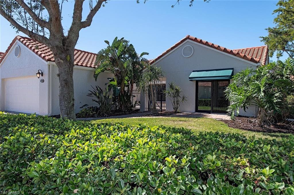 748 Reef Point Cir, Naples, FL 34108-3