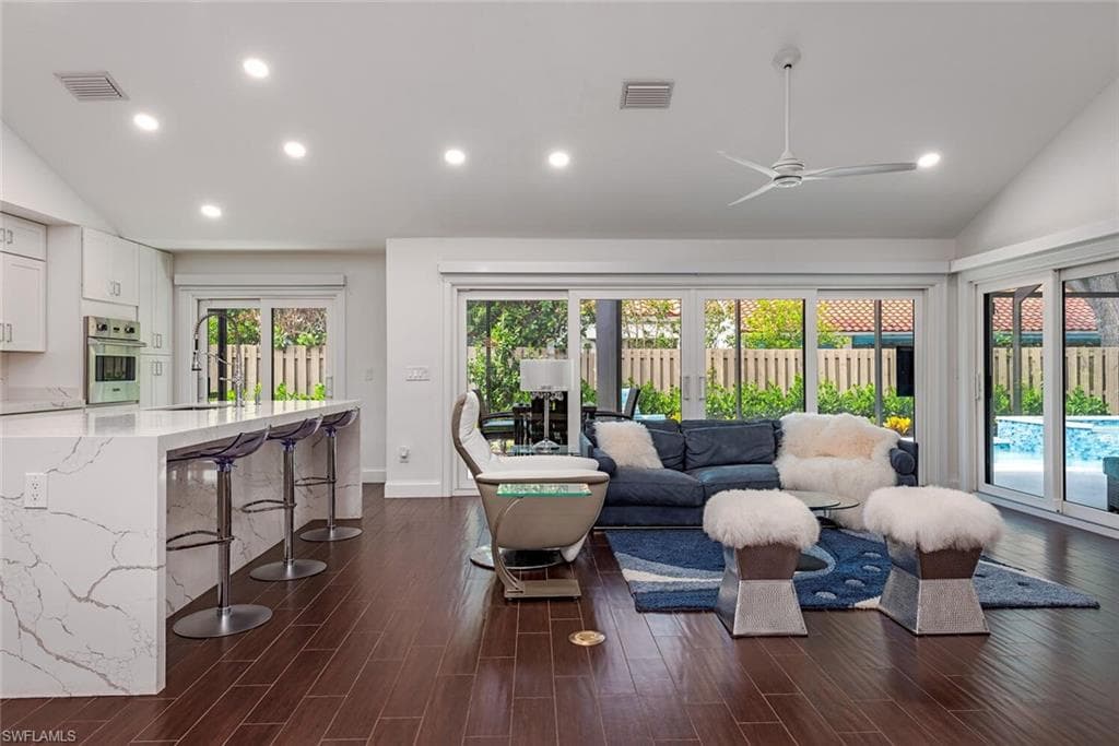 748 Reef Point Cir, Naples, FL 34108-4