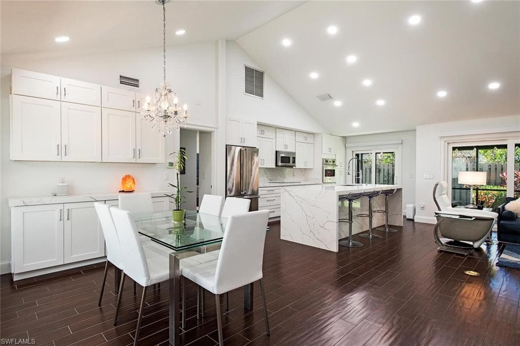 748 Reef Point Cir, Naples, FL 34108-6