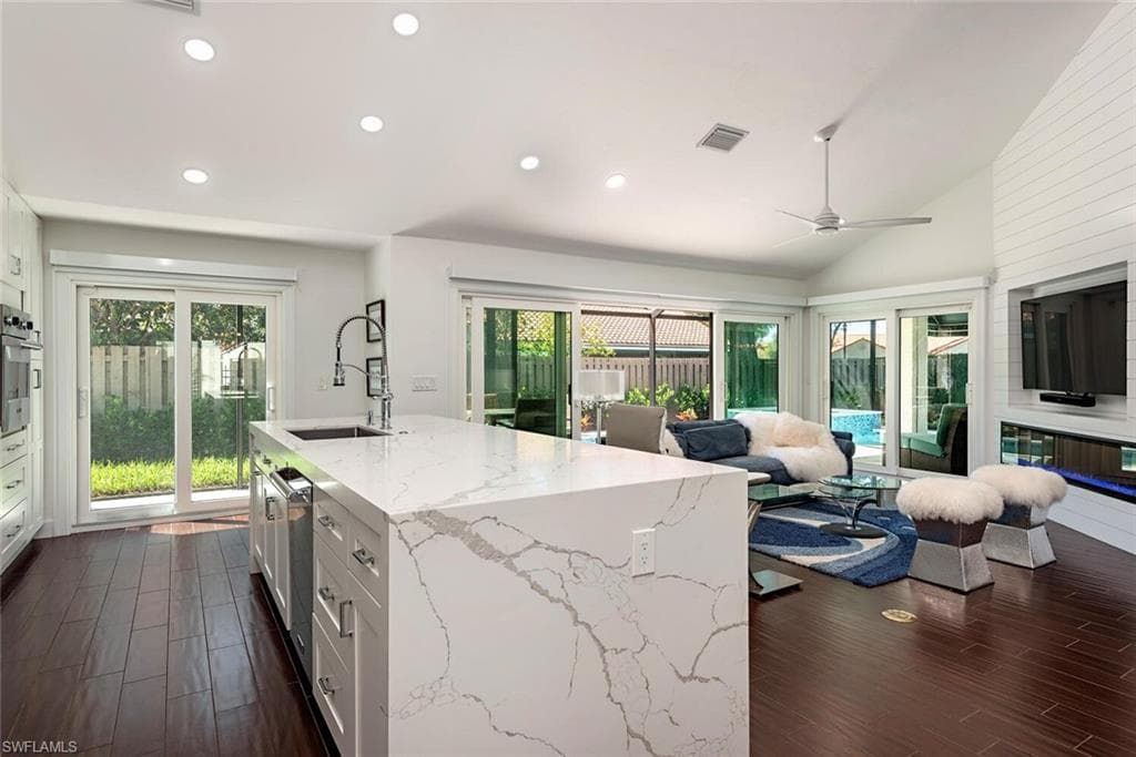 748 Reef Point Cir, Naples, FL 34108-7