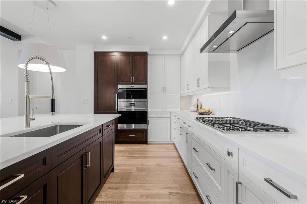 1130 3rd Ave S 211, Naples, FL 34102-11