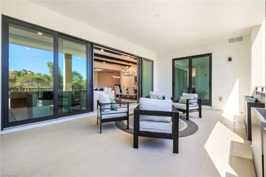 1130 3rd Ave S 211, Naples, FL 34102-21