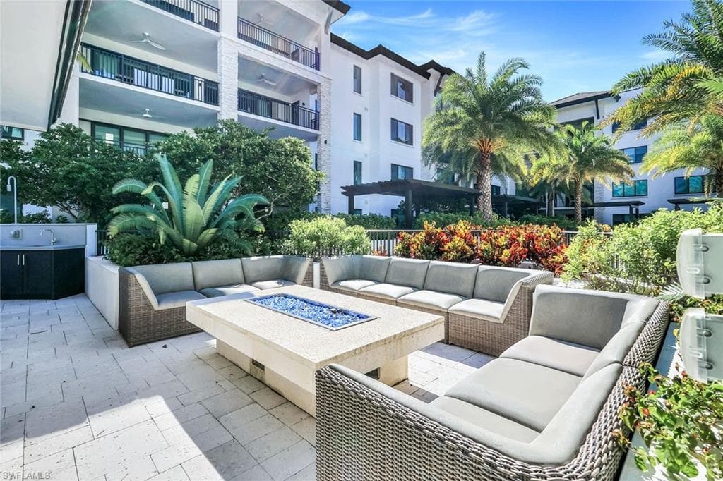 1130 3rd Ave S 211, Naples, FL 34102-27