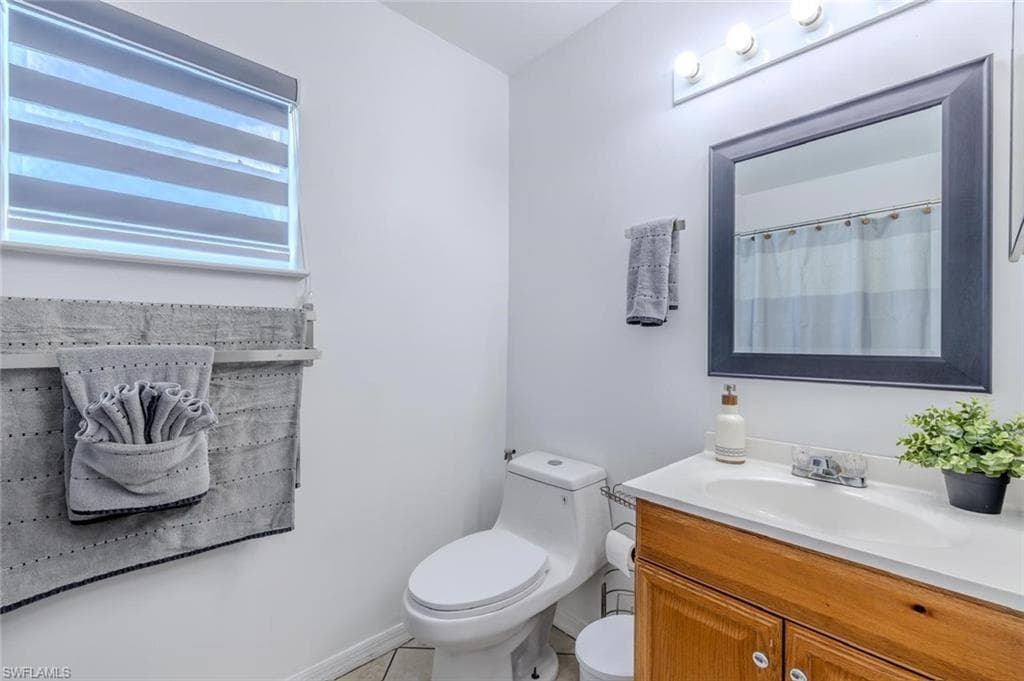 326 10th Ter, Cape Coral, FL 33909-2