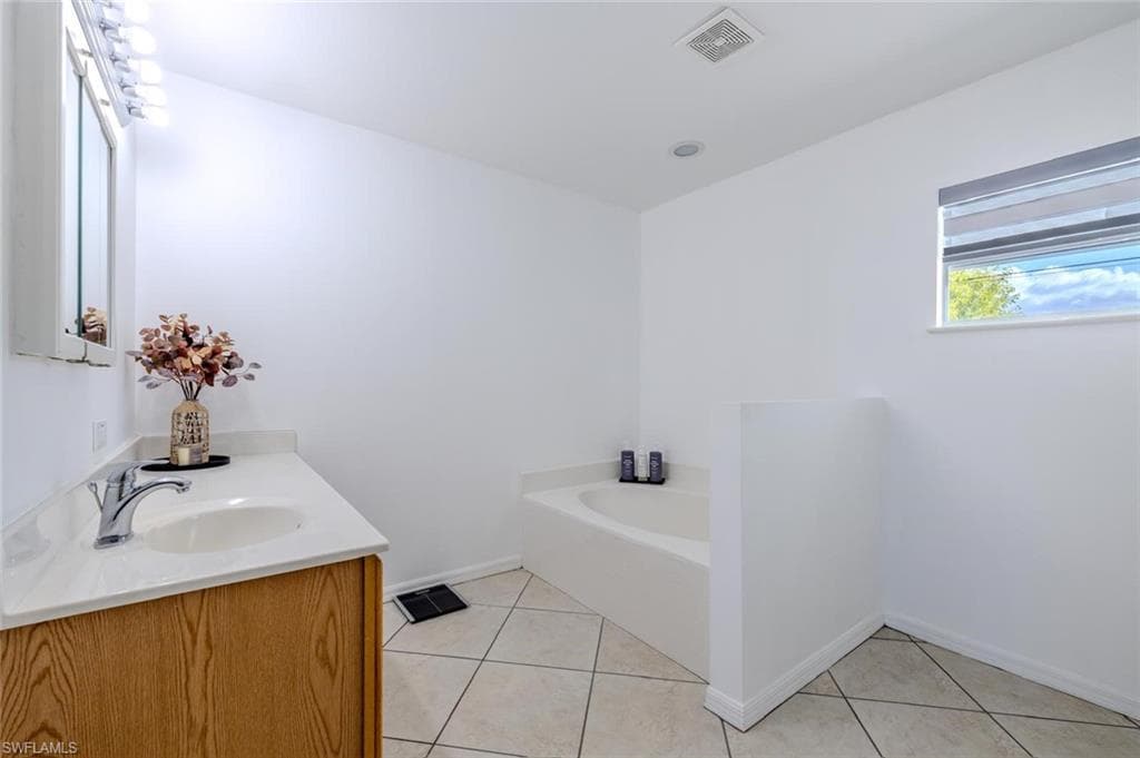 326 10th Ter, Cape Coral, FL 33909-5