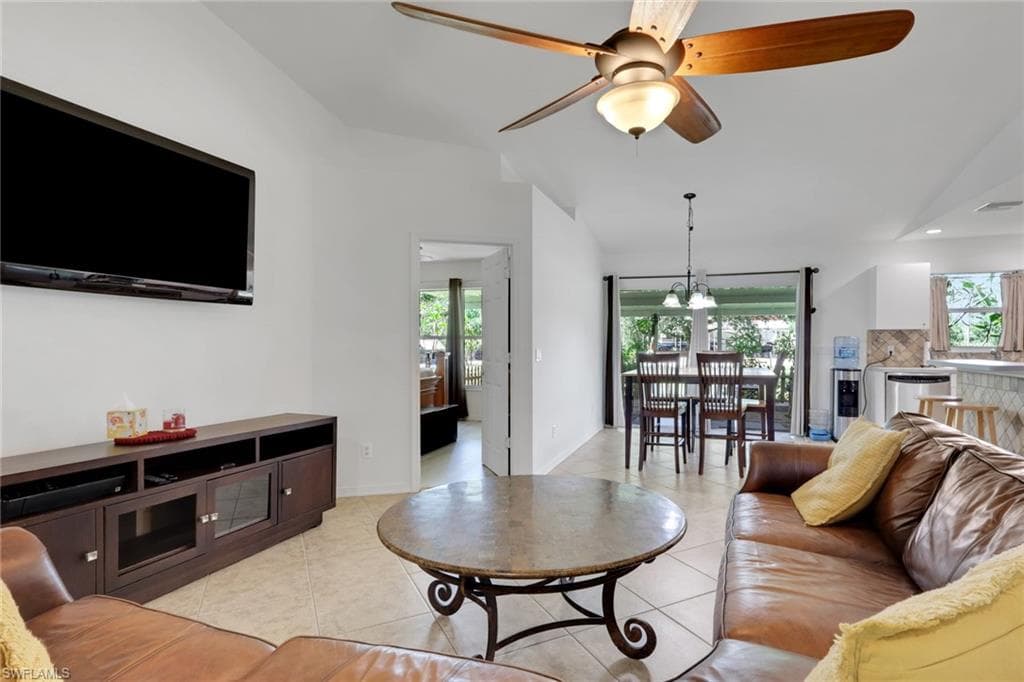 921 20th St SE, Naples, FL 34117-8
