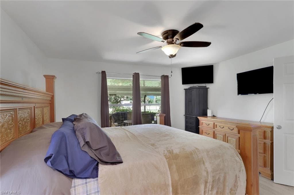 921 20th St SE, Naples, FL 34117-20