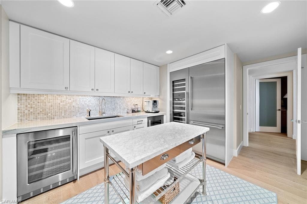 11125 Gulf Shore Dr 605, Naples, FL 34108-12
