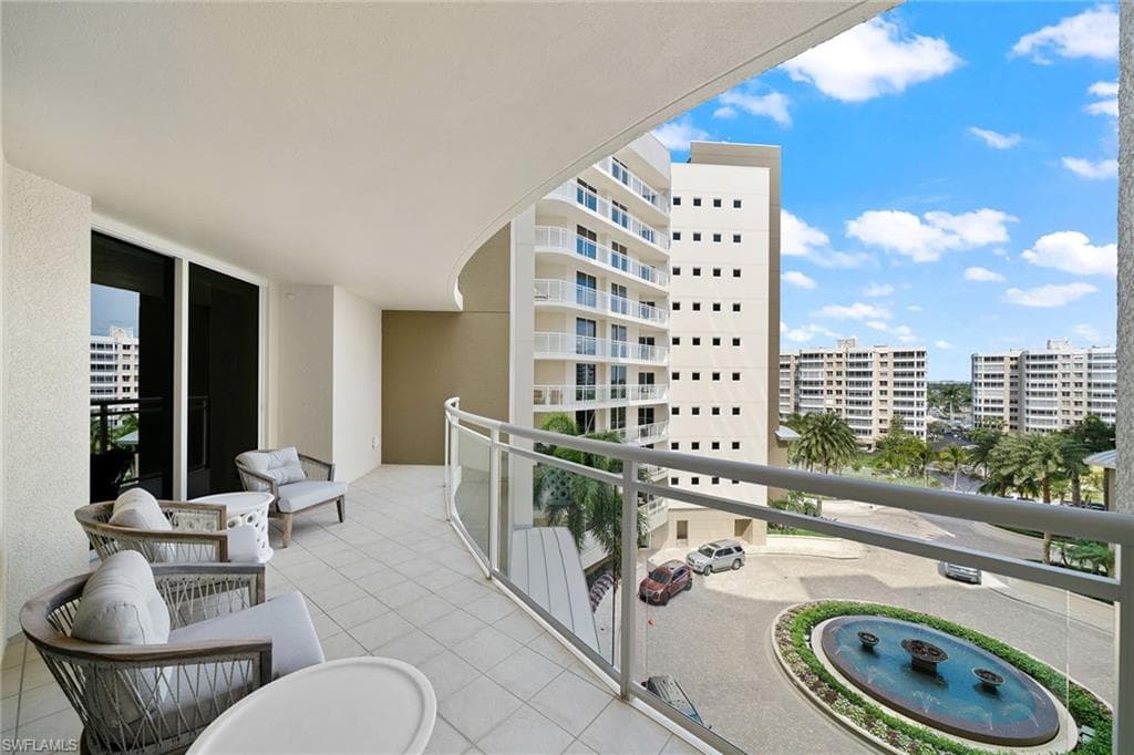 11125 Gulf Shore Dr 605, Naples, FL 34108-27