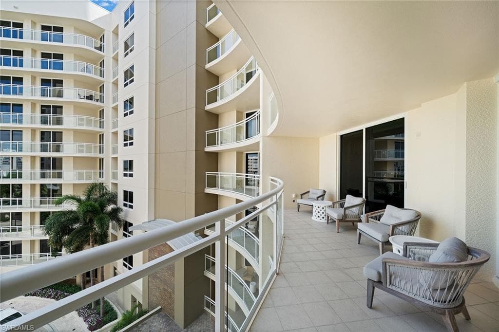 11125 Gulf Shore Dr 605, Naples, FL 34108-30