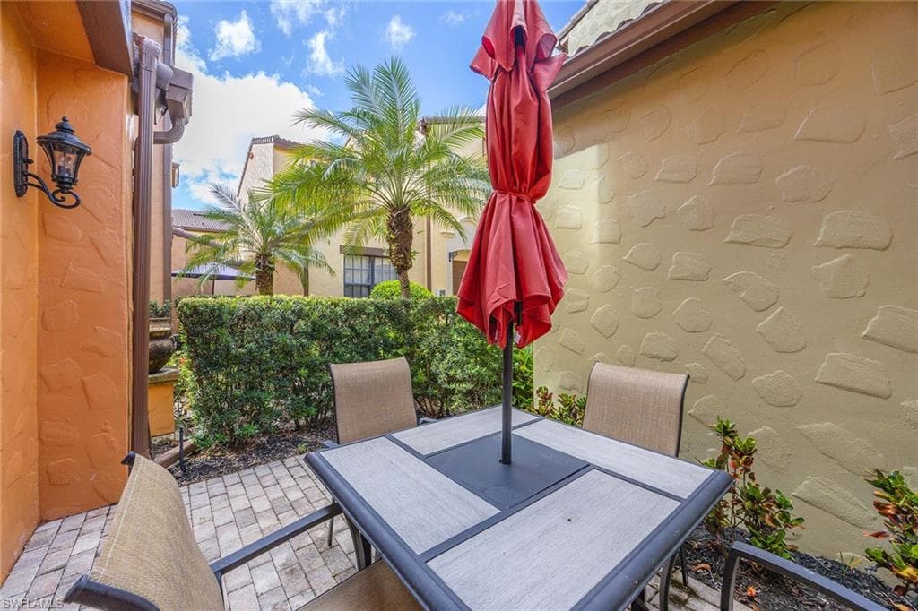 8953 Malibu St 402, Naples, FL 34113-11