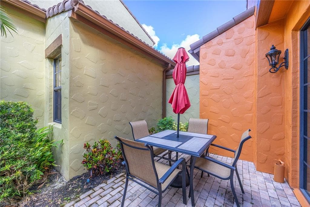 8953 Malibu St 402, Naples, FL 34113-12