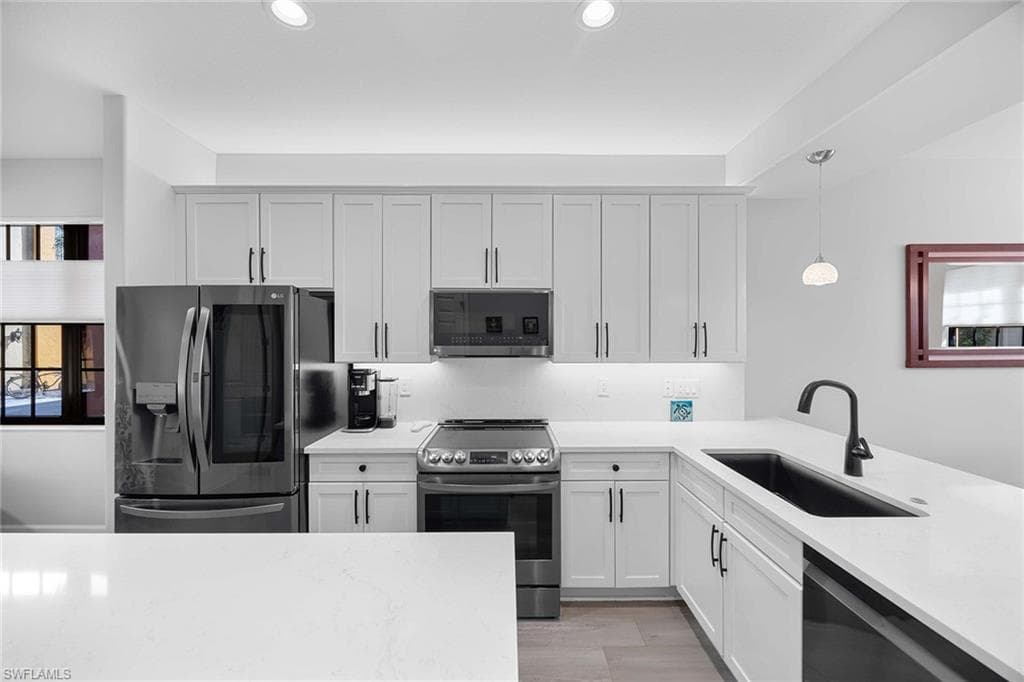 8953 Malibu St 402, Naples, FL 34113-18