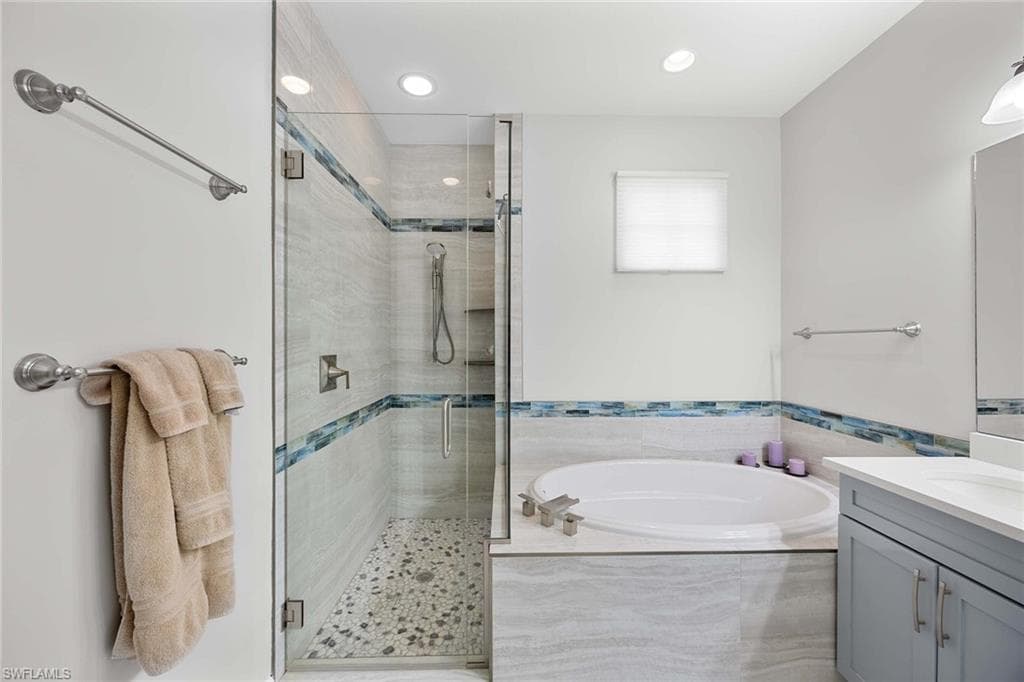 8953 Malibu St 402, Naples, FL 34113-25