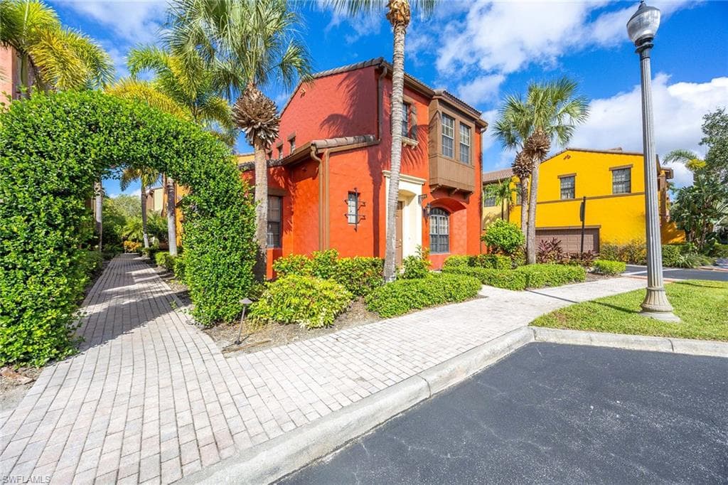 8953 Malibu St 402, Naples, FL 34113-1