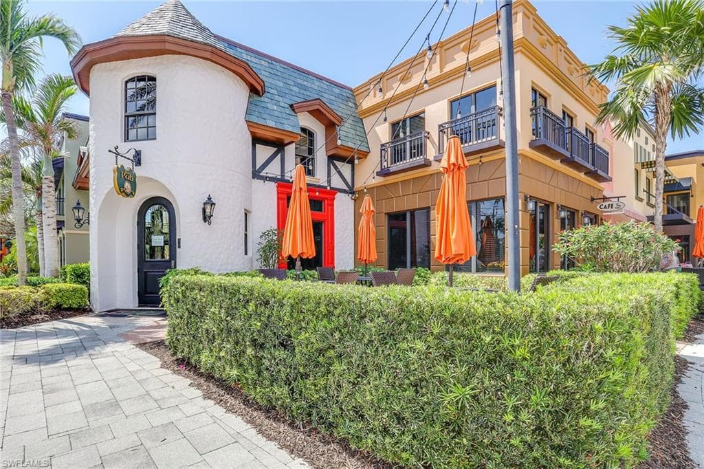 8953 Malibu St 402, Naples, FL 34113-47