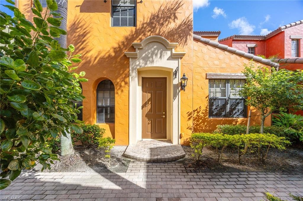 8953 Malibu St 402, Naples, FL 34113-3