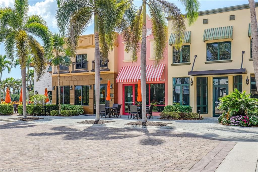 8953 Malibu St 402, Naples, FL 34113-50