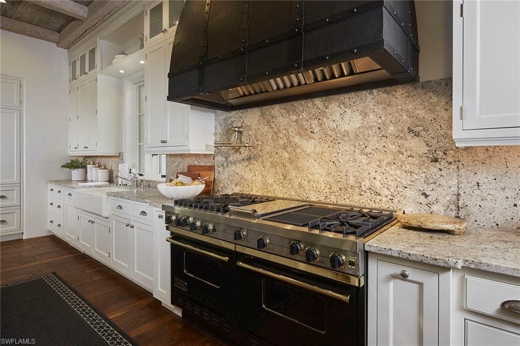 29120 Teramo Way, Naples, FL 34110-14