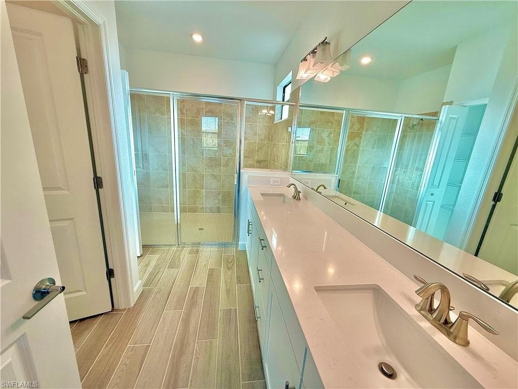 1785 Hagen Ct, Naples, FL 34120-22