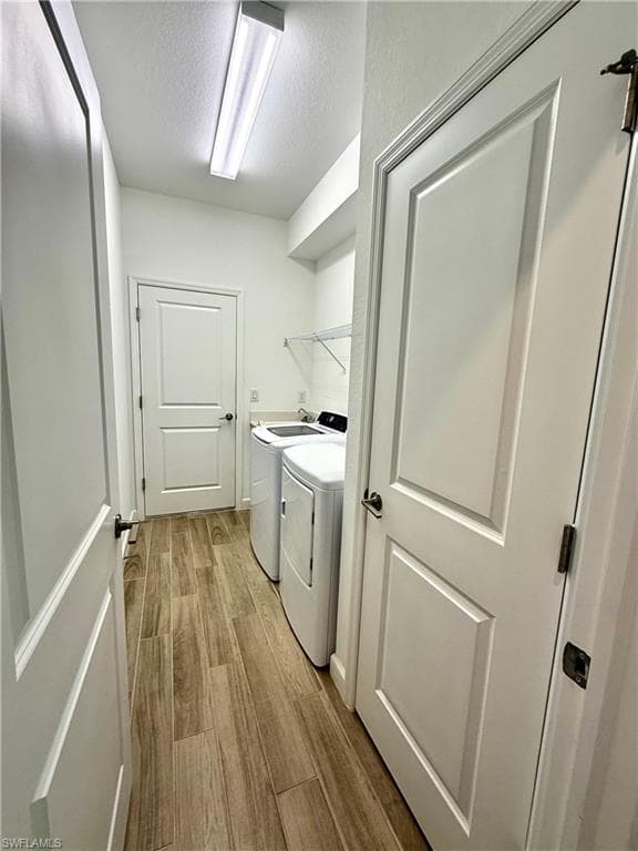 1785 Hagen Ct, Naples, FL 34120-25