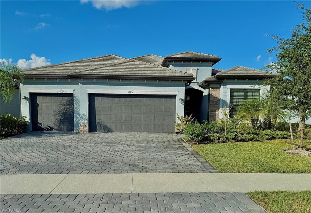 1785 Hagen Ct, Naples, FL 34120-2