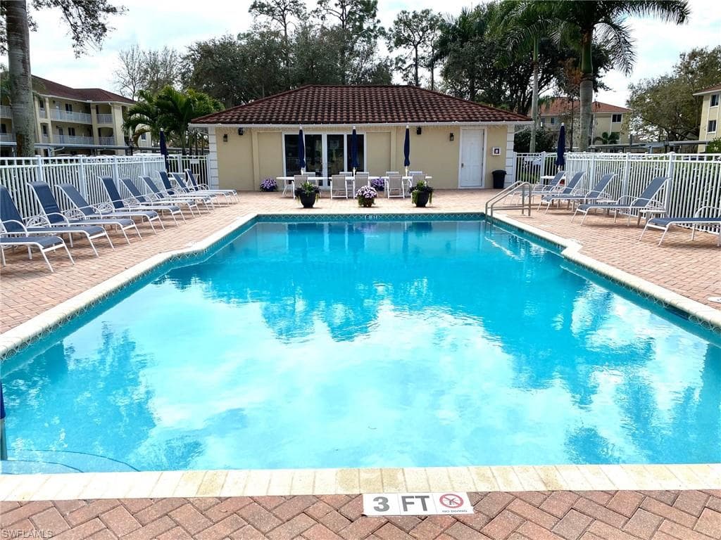 3695 Amberly Cir E305, Naples, FL 34112-16