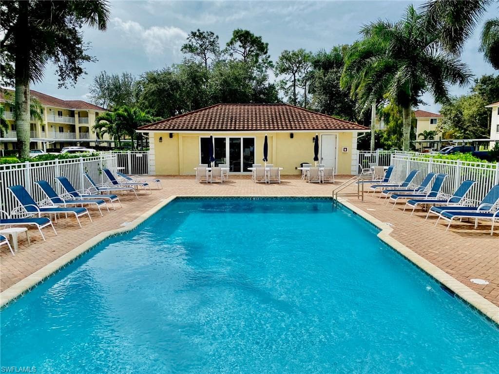3695 Amberly Cir E305, Naples, FL 34112-17