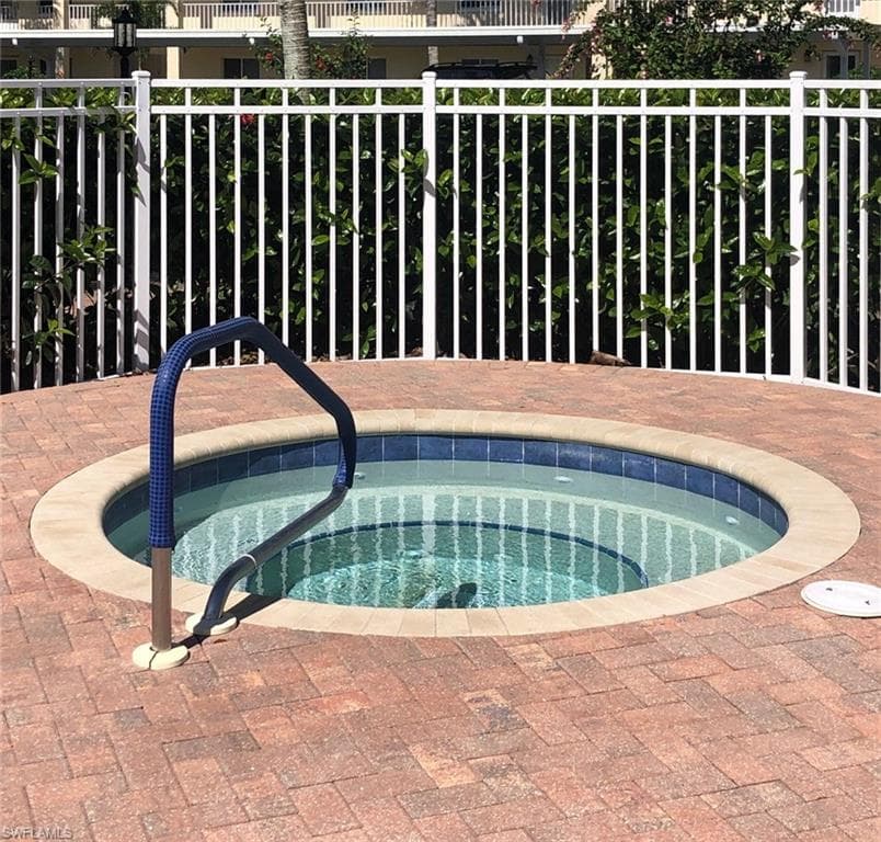 3695 Amberly Cir E305, Naples, FL 34112-19