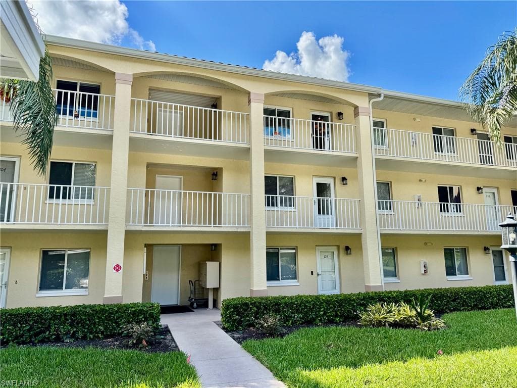 3695 Amberly Cir E305, Naples, FL 34112-1